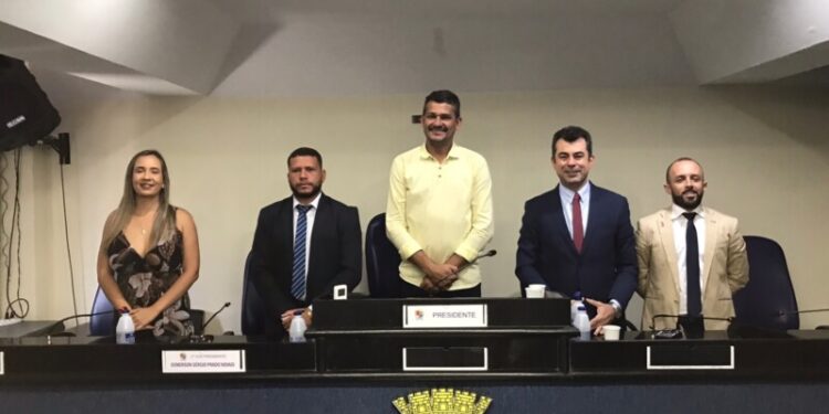 Paulo Sandro toma posse na presidência da Câmara de BM