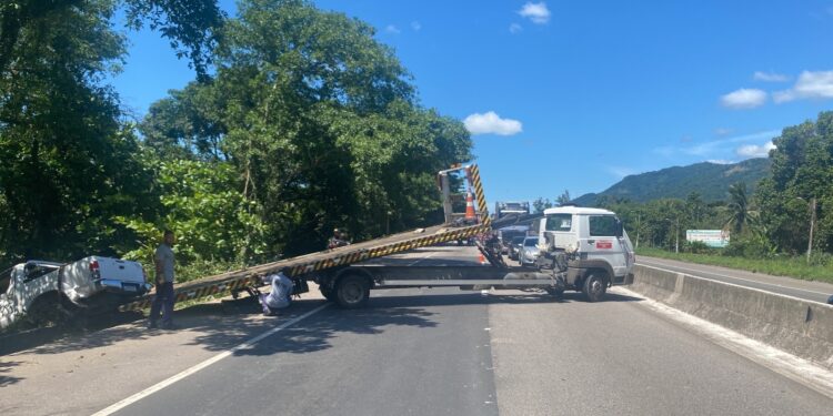Motorista morre após perder controle do veículo na rodovia Rio-Santos