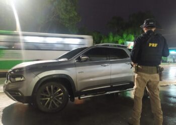 Carro roubado em Angra dos Reis é recuperado pela PRF na Dutra