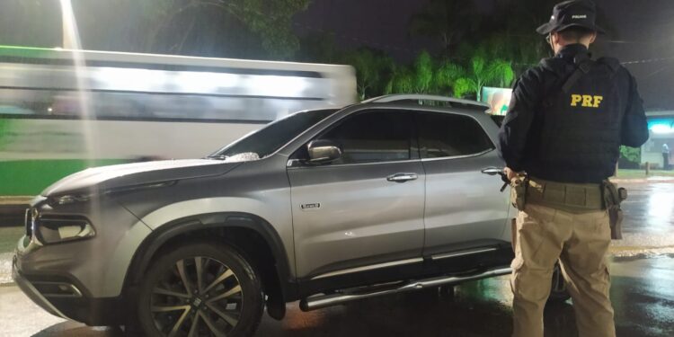 Carro roubado em Angra dos Reis é recuperado pela PRF na Dutra