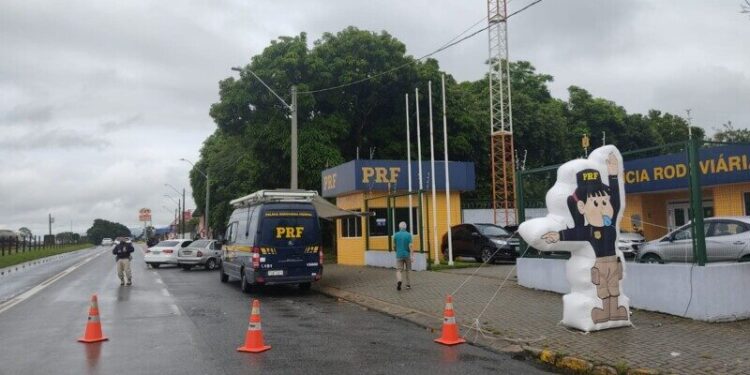 PRF intensifica patrulhamento nas rodovias federais do Rio para prevenir possíveis atos antidemocráticos