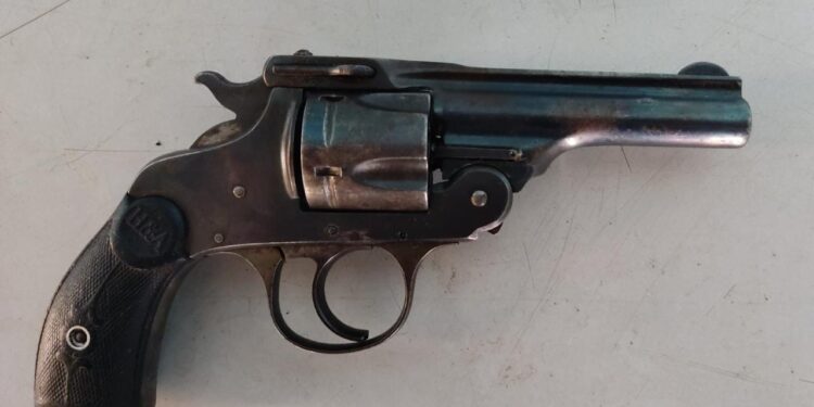 Homem é preso por porte ilegal de arma em Volta Redonda