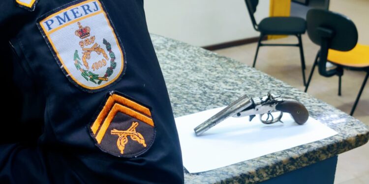 Homem é detido após fazer ameaças com uma pistola garrucha em Barra Mansa