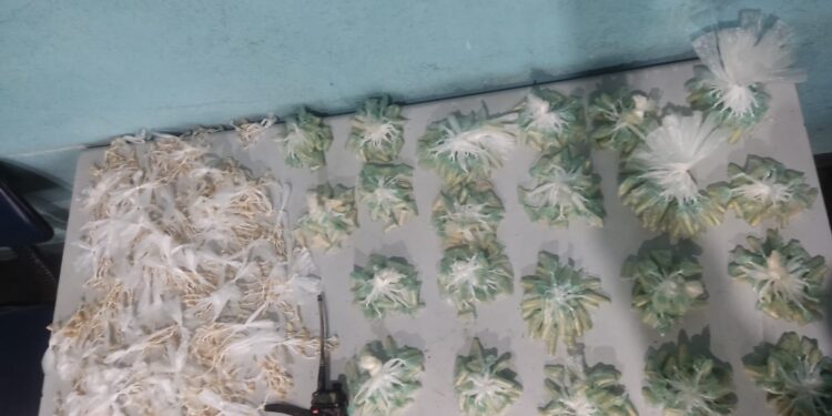 Trio é preso com mais de 1.200 pedras de crack em Volta Redonda