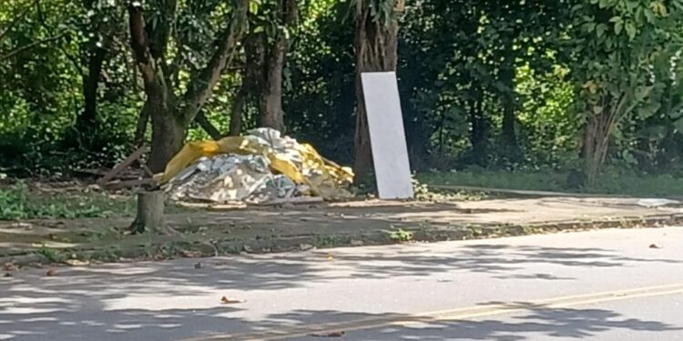 Guarda Municipal de VR coíbe descarte irregular de entulho no bairro Barreira Cravo
