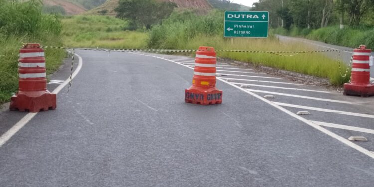 Prefeitura de Volta Redonda interdita dois trechos da Rodovia do Contorno