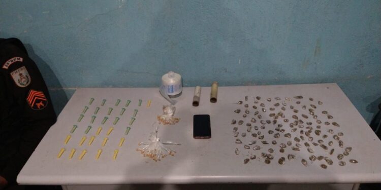 Polícia Militar apreende drogas no bairro Água Limpa, em Volta Redonda