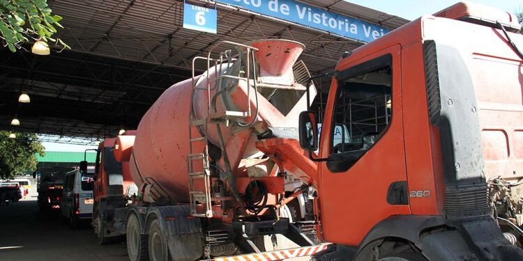 Detran.RJ volta a exigir vistoria para veículos de carga, transporte coletivo e escolar