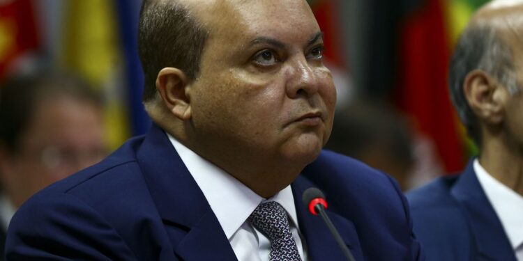 Moraes afasta governador do Distrito Federal por 90 dias