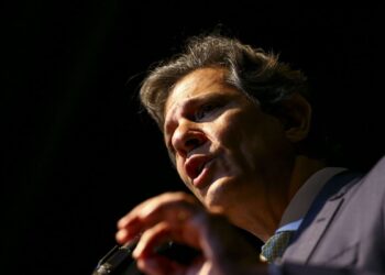 Governo Lula anuncia fim das desonerações de Pis e Cofins e mudanças no Carf