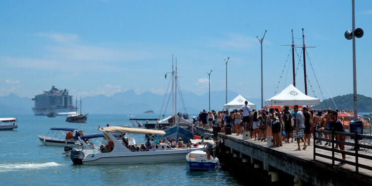 Navios trazem mais de 9.500 turistas para Angra