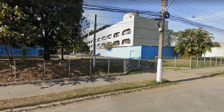 Escola Vocacionada de BM homenageia músicos, neurocirurgião e artista da região