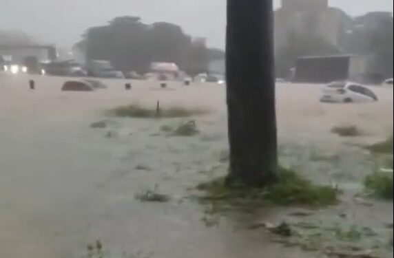 Temporal alaga Dutra, ruas e avenidas em Taubaté; assista o vídeo
