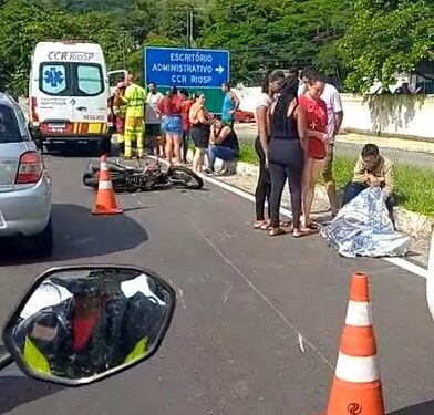 Homem morre em acidente na Rio Santos; veja o vídeo