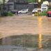 Rio Barra Mansa transborda após temporal na região