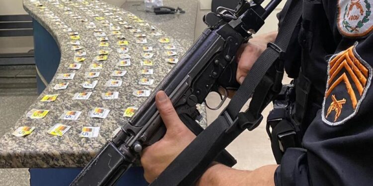 Polícia Militar apreende 199 pedras de crack em Barra Mansa