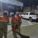 Fios e cabos inoperantes e irregulares são removidos de postes em Volta Redonda