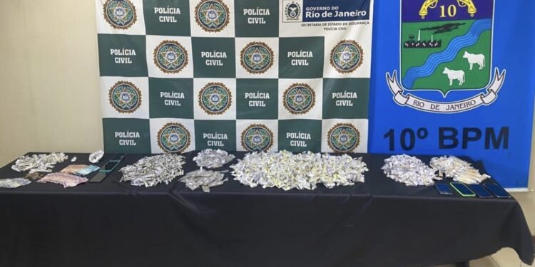 Operação contra tráfico prende oito pessoas e apreende um menor em Valença