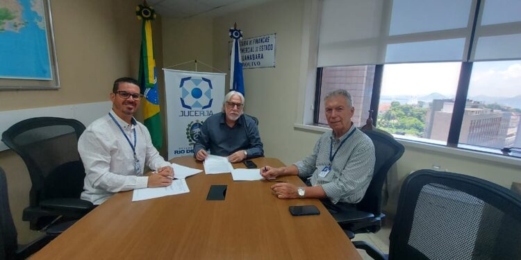 Pinheiral assina Termo de Cooperação para implantação da Delegacia da JUCERJA-RJ