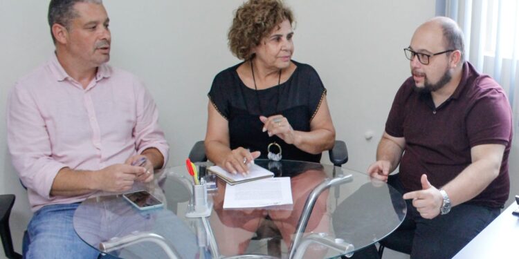América Tereza presta contas sobre intervenção no Hospital Cruz Vermelha