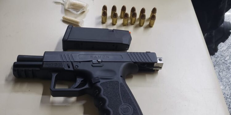 Homem é preso por porte ilegal de arma em Quatis