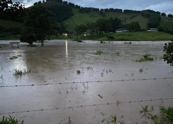 Cheia do Rio Bananal pode atingir Barra Mansa  nas próximas horas