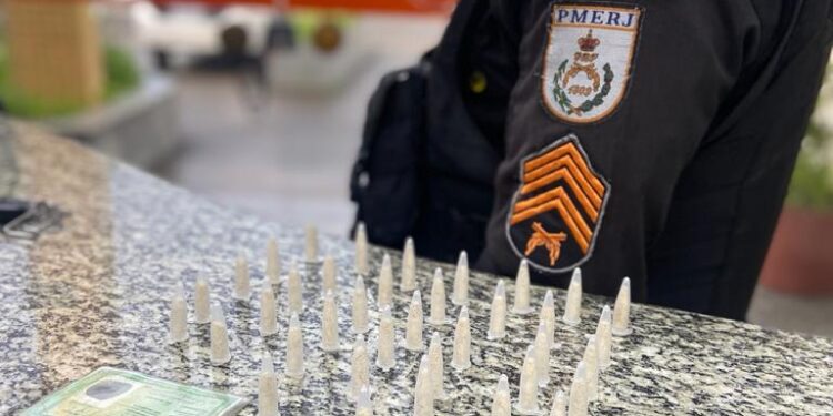 Suspeito de tráfico de drogas é preso em Pinheiral