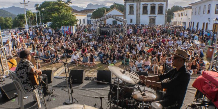 Bourbon Festival Paraty participa do carnaval da Acadêmicos do Tatuapé