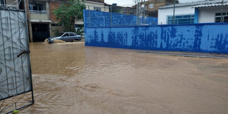 Barra Mansa: Moradores do Vista Alegre sofrem com enchentes causadas pelas fortes chuvas