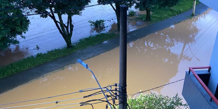 Chuvas fortes causam transtornos em Barra Mansa