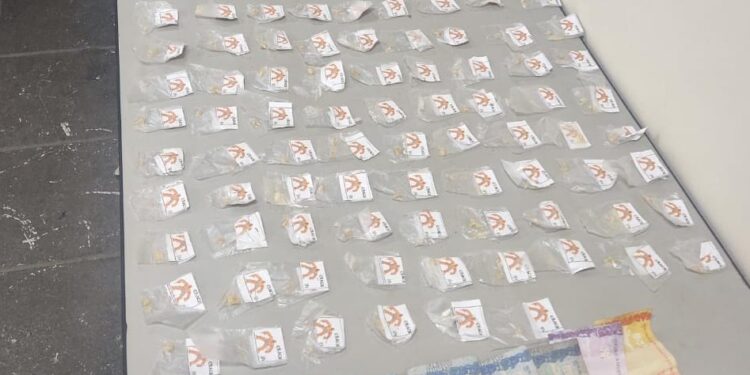Menor é apreendida por tráfico de drogas em Resende