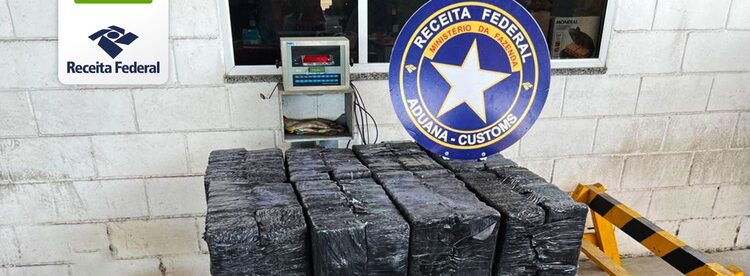 Receita flagra 778 quilos de cocaína escondida junto a carga de minério