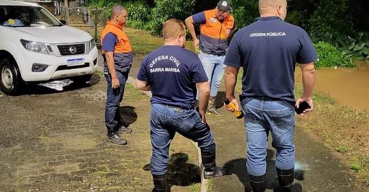 Defesa Civil de Barra Mansa segue trabalhando em pontos atingidos pelas chuvas