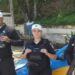Mulher é socorrida por policiais após dar à luz em casa