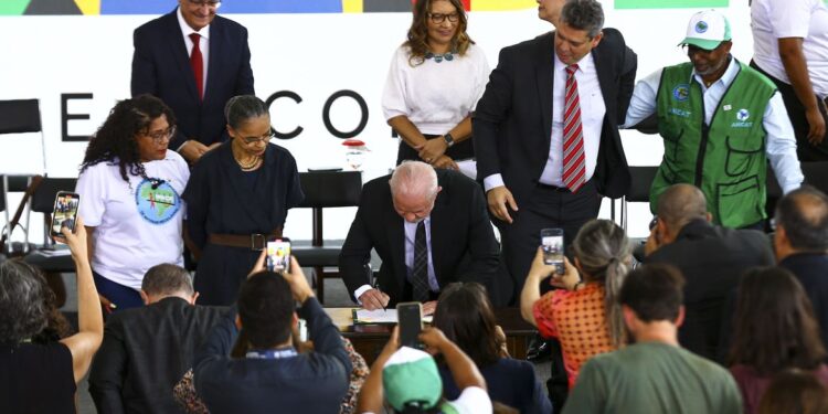 Governo edita medidas para dar protagonismo a catadores de recicláveis