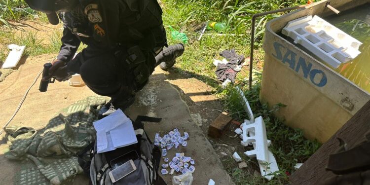 Três suspeitos de tráfico são presos com drogas em Barra do Piraí