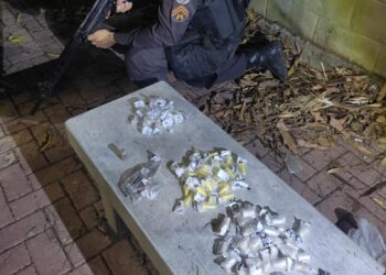 Dois homens são presos por tráfico de drogas em Resende