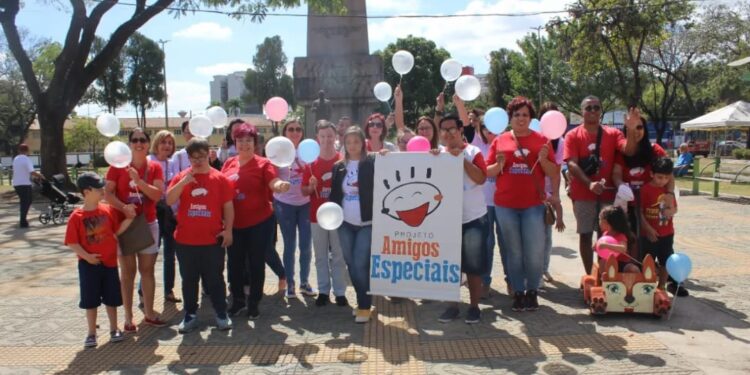 Evento na Praça Sávio Gama marca Dia Internacional da Síndrome de Down em Volta Redonda