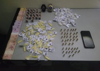 Relógios e drogas são apreendidos com suspeitos que tentaram fugir da PM em Resende