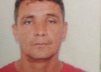 Homem é encontrado morto com várias perfurações pelo corpo em Resende
