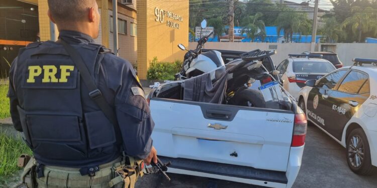 PRF recupera motocicleta tomada em tentativa de golpe em Barra Mansa