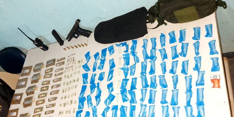 Polícia Militar apreende arma e drogas após confronto em Volta Redonda