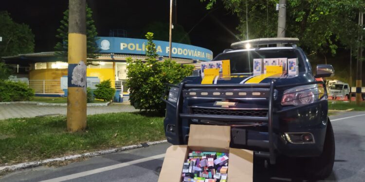 Carga de cigarros eletrônicos e celulares é apreendida na Dutra, em Piraí