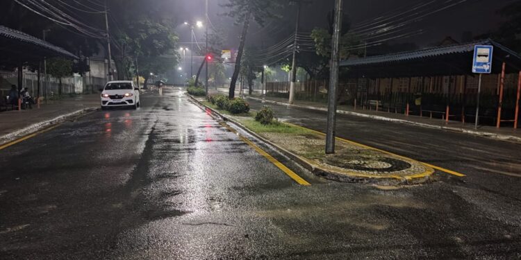 Equipes de manutenção de VR viraram a madrugada para limpar a cidade
