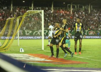 Voltaço vence o Fluminense em casa e fica perto da final