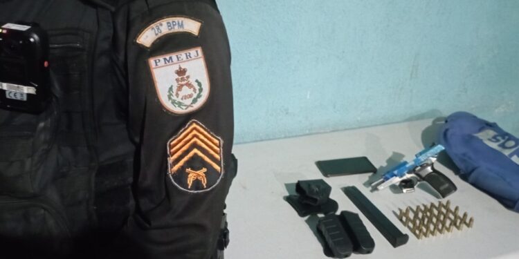 Menor é apreendido por porte ilegal de arma após desembarcar de veículo por aplicativo em VR