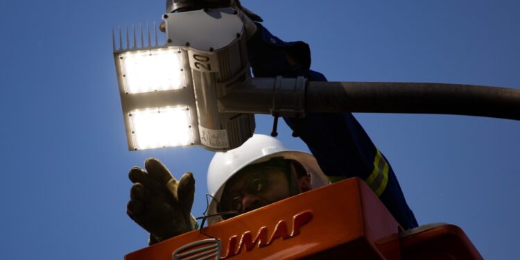 Nova iluminação LED chega a mais de 10,5 mil pontos em Volta Redonda