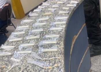 Traficantes abandonam drogas durante fuga em Barra Mansa