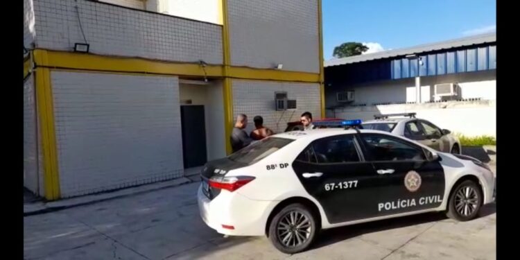 Homem é preso acusado de ameaça, violência e violação de domicílio contra ex-mulher em Barra do Piraí