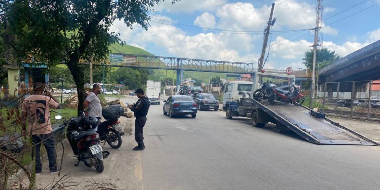 Polícia Militar realiza operação contra motos irregulares em Barra Mansa